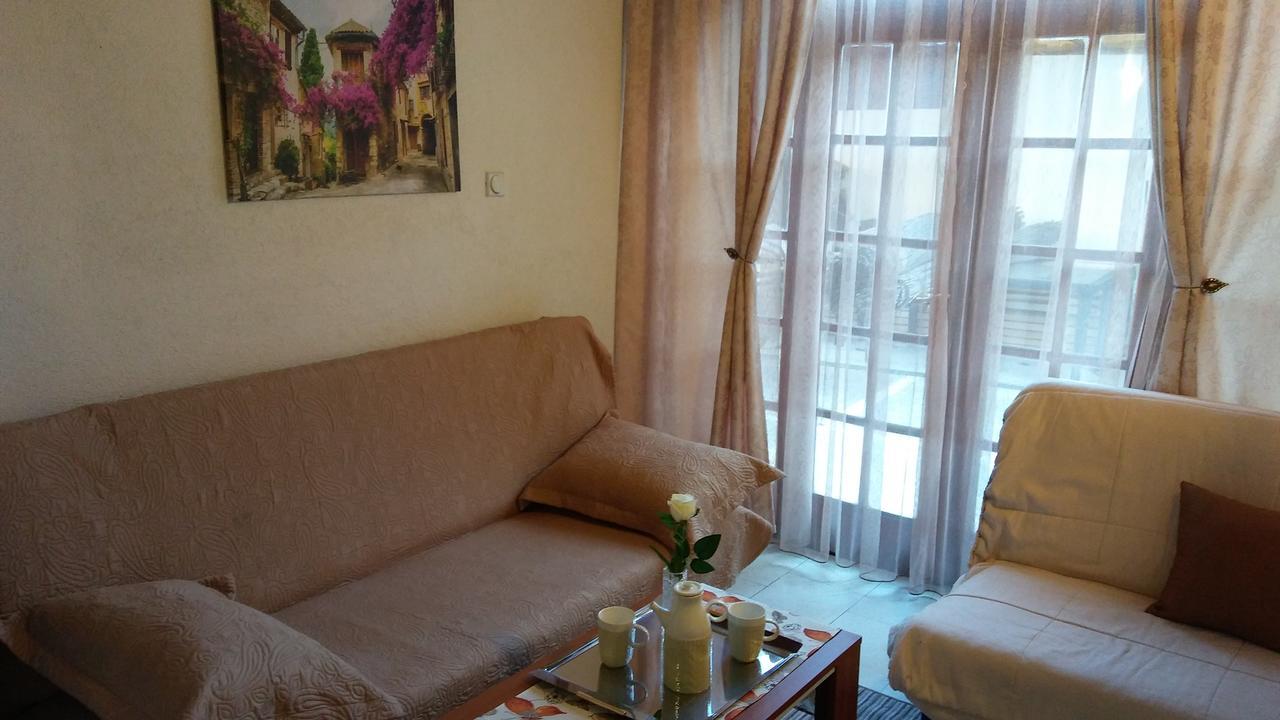 Guest House Villa Castio Petrovac Buitenkant foto